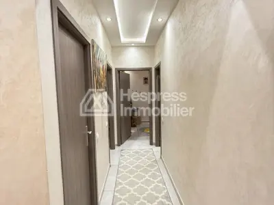 شقة للبيع على طريق الدار البيضاء. 5 غرف. مفروشة بالكامل.