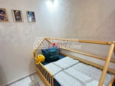 شقة للبيع على طريق الدار البيضاء. 5 غرف. مفروشة بالكامل.
