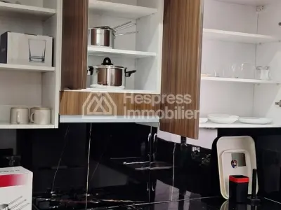 Superbe appartement à vendre à Ain Mezouar. 2 chambres agréables. Bien meublé