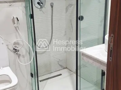 Superbe appartement à vendre à Ain Mezouar. 2 chambres agréables. Bien meublé