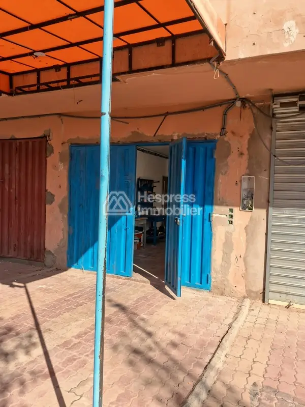 Vend local commercial à Route de Safi. Surface totale 18 m²