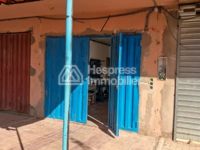 Vend local commercial à Route de Safi. Surface totale 18 m²