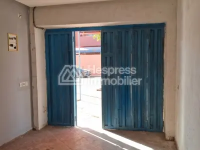 Vend local commercial à Route de Safi. Surface totale 18 m²