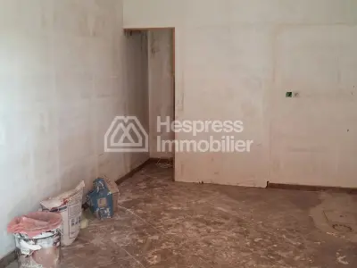 Vend local commercial à Route de Safi. Surface totale 18 m²