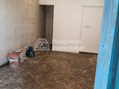Vend local commercial à Route de Safi. Surface totale 18 m²