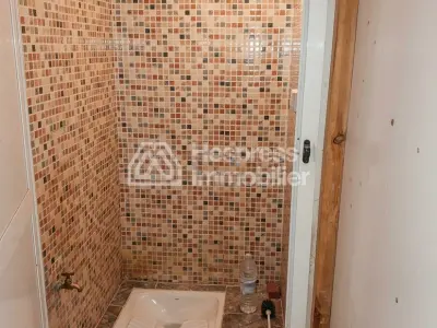 Vend local commercial à Route de Safi. Surface totale 18 m²