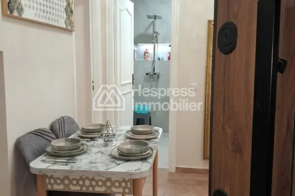 شقة للإيجار في Route de Safi . خمس غرف كبيرة. مفروشة.