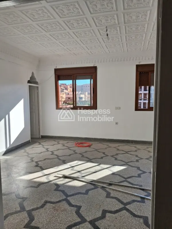 Très bel appartement en location à Route de Safi. 3 belles chambres. Porte blindée, sécurité