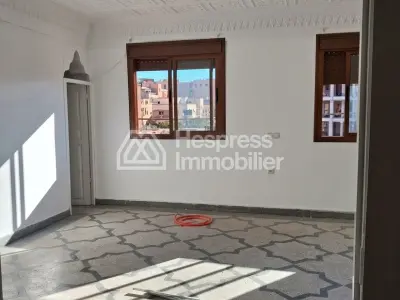 Très bel appartement en location à Route de Safi. 3 belles chambres. Porte blindée, sécurité