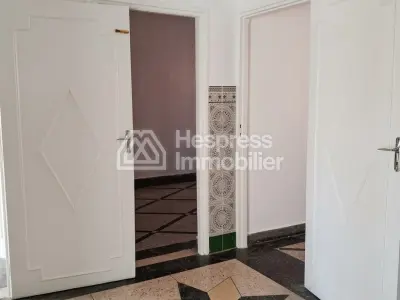Très bel appartement en location à Route de Safi. 3 belles chambres. Porte blindée, sécurité