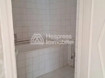 Très bel appartement en location à Route de Safi. 3 belles chambres. Porte blindée, sécurité