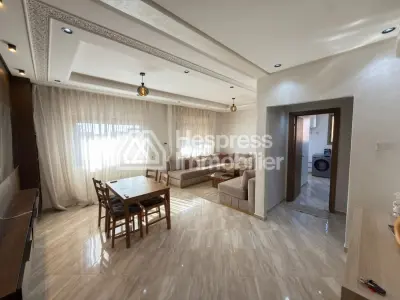 Vend appartement à Route de Safi. 2 chambres agréables. Porte blindée, antenne parabolique