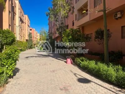 Vend appartement à Route de Safi. 2 chambres agréables. Porte blindée, antenne parabolique