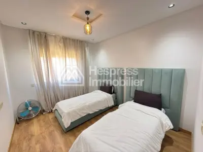 Vend appartement à Route de Safi. 2 chambres agréables. Porte blindée, antenne parabolique