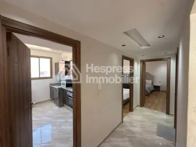 Vend appartement à Route de Safi. 2 chambres agréables. Porte blindée, antenne parabolique