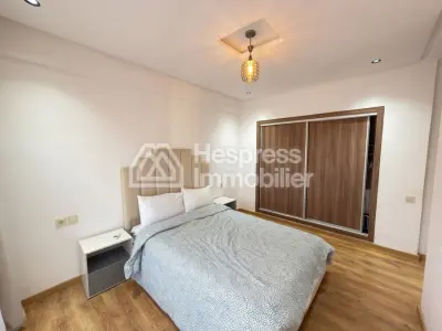 Vend appartement à Route de Safi. 2 chambres agréables. Porte blindée, antenne parabolique