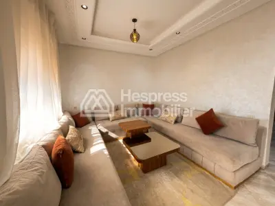 Vend appartement à Route de Safi. 2 chambres agréables. Porte blindée, antenne parabolique
