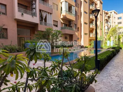 Vend appartement à Route de Safi. 2 chambres agréables. Porte blindée, antenne parabolique