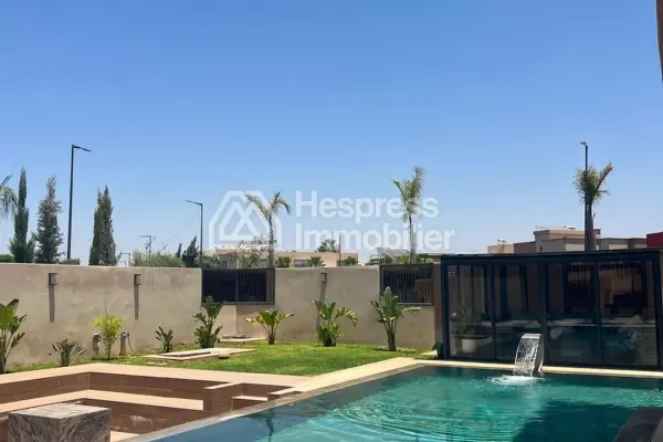 فيلا حديثة ثلاثية الجوانب للبيع، مفروشة، في زهور تارغا، مساحتها 660 متر مربع، بدون جيران مطلين.