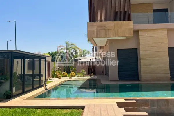 فيلا حديثة ثلاثية الجوانب للبيع، مفروشة، في زهور تارغا، مساحتها 660 متر مربع، بدون جيران مطلين.