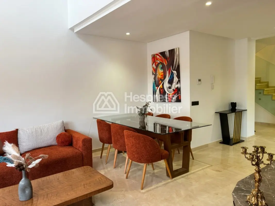 Appartement à louer à Guéliz. 5 grandes pièces. Meublé