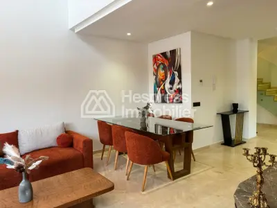Appartement à louer à Guéliz. 5 grandes pièces. Meublé