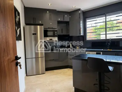 Appartement à louer à Guéliz. 5 grandes pièces. Meublé