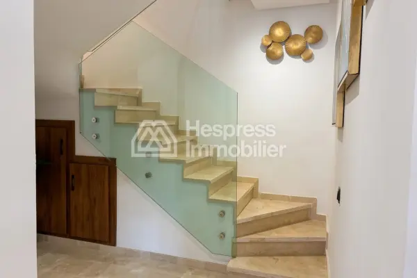 Apartment for rent in Gueliz . 5 large rooms. Furnished.
