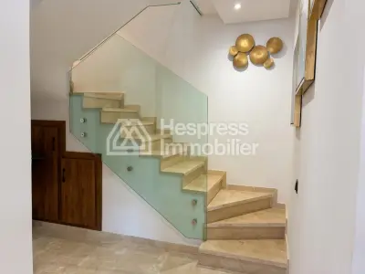 Appartement à louer à Guéliz. 5 grandes pièces. Meublé