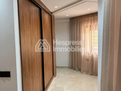 Appartement à louer à Guéliz. 5 grandes pièces. Meublé