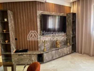 Appartement à louer à Guéliz. 5 grandes pièces. Meublé