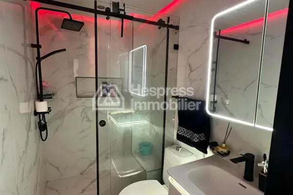 Superb apartment for rent in Gueliz . Comfortable 3 rooms. Furnished.