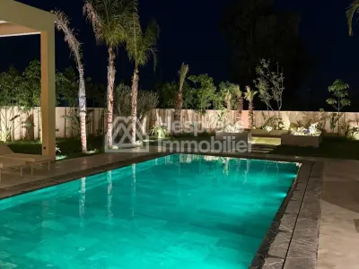 Magnifique villa à vendre à Route de l'Ourika. 6 grandes pièces. Bien meublé