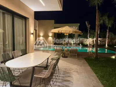 Magnifique villa à vendre à Route de l'Ourika. 6 grandes pièces. Bien meublé