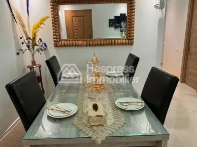 شقة رائعة للبيع في شارع أمزميز. غرفتا نوم جميلتان. مفروشة بشكل جيد.