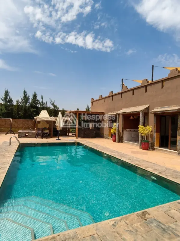 Luxury villa for rent on Route de Tahanaout. 6 comfortable rooms. Furnished.