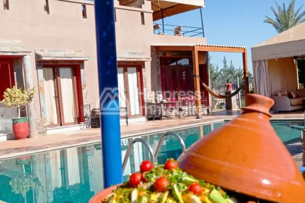 Luxury villa for rent on Route de Tahanaout. 6 comfortable rooms. Furnished.