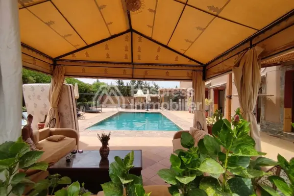 Luxury villa for rent on Route de Tahanaout. 6 comfortable rooms. Furnished.