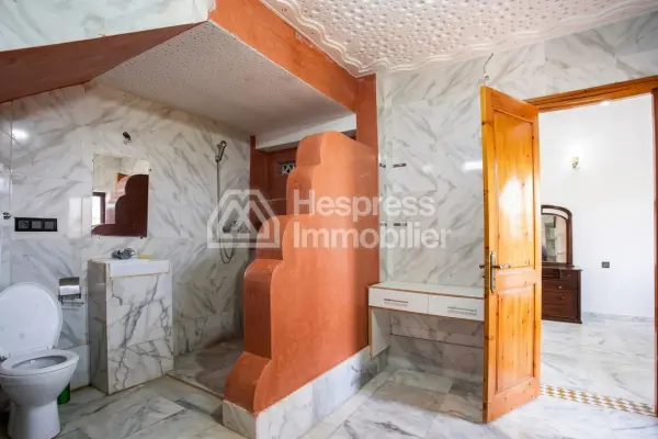 Luxury villa for rent on Route de Tahanaout. 6 comfortable rooms. Furnished.