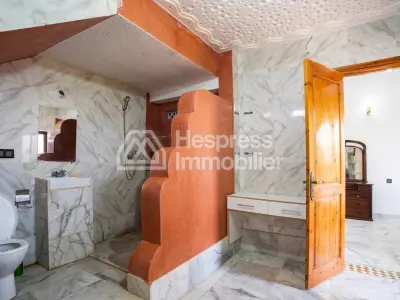 Luxury villa for rent on Route de Tahanaout. 6 comfortable rooms. Furnished.