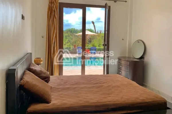 Luxury villa for rent on Route de Tahanaout. 6 comfortable rooms. Furnished.