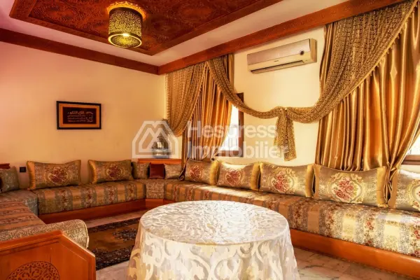 Luxury villa for rent on Route de Tahanaout. 6 comfortable rooms. Furnished.