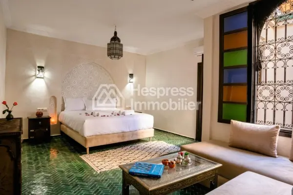 رياض جميل للبيع في كناريا. مساحته الإجمالية 170 مترًا مربعًا. إطلالات جبلية، تدفئة مركزية