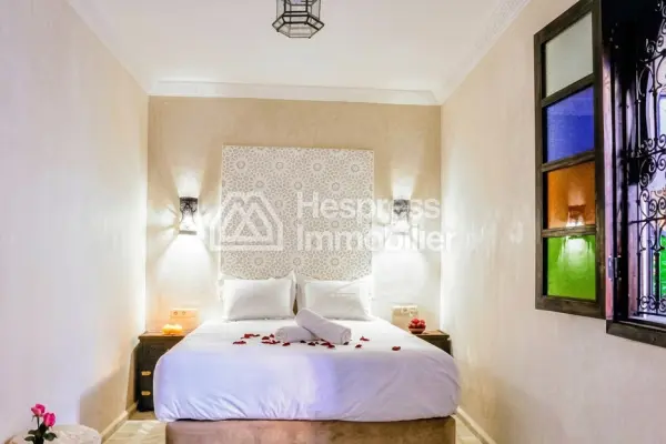 رياض جميل للبيع في كناريا. مساحته الإجمالية 170 مترًا مربعًا. إطلالات جبلية، تدفئة مركزية