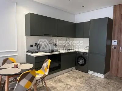 Studio meublé neuf à louer – Oasis, Route El Jamiaa