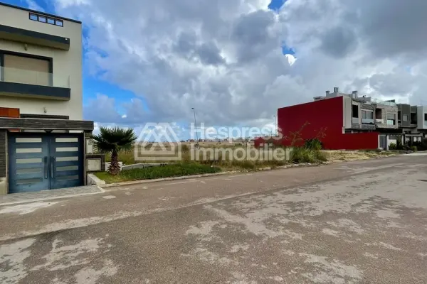 Terrain RARE à vendre dans la zone villa Nassim