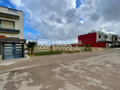 Terrain RARE à vendre dans la zone villa Nassim