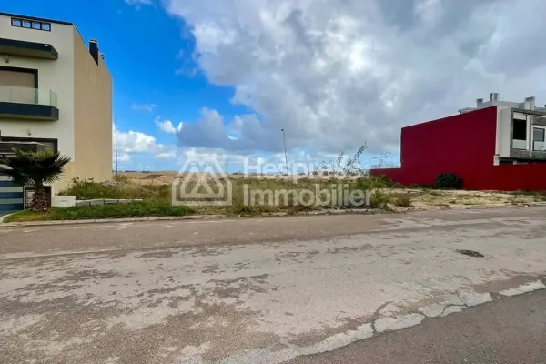 Terrain RARE à vendre dans la zone villa Nassim