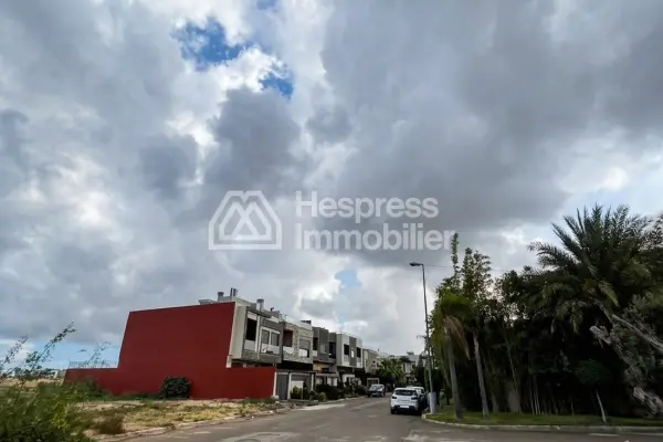 Terrain RARE à vendre dans la zone villa Nassim