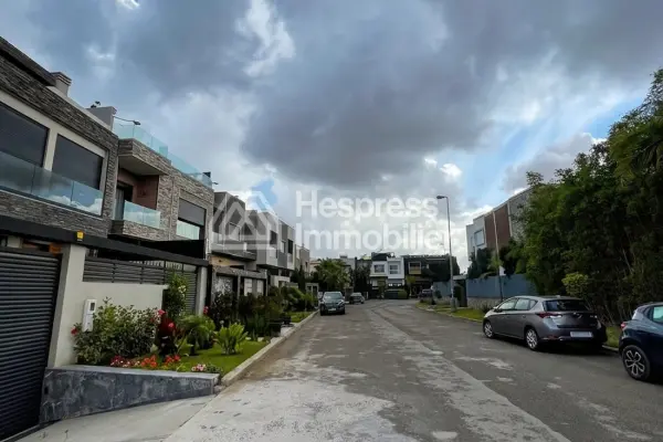 Terrain RARE à vendre dans la zone villa Nassim
